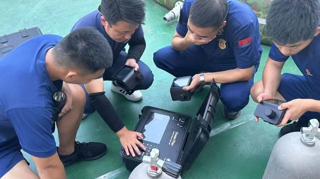 【Moments】Firefighting Divers Use Underwater Navigation System to Track and Communicate Underwater