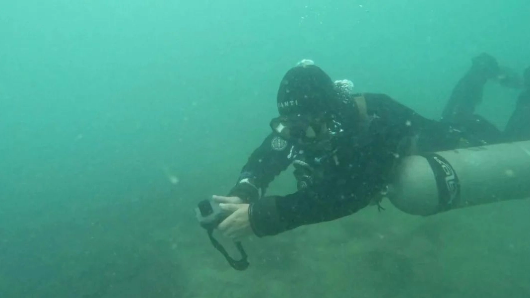 Underwater Positioning and Communication for Divers