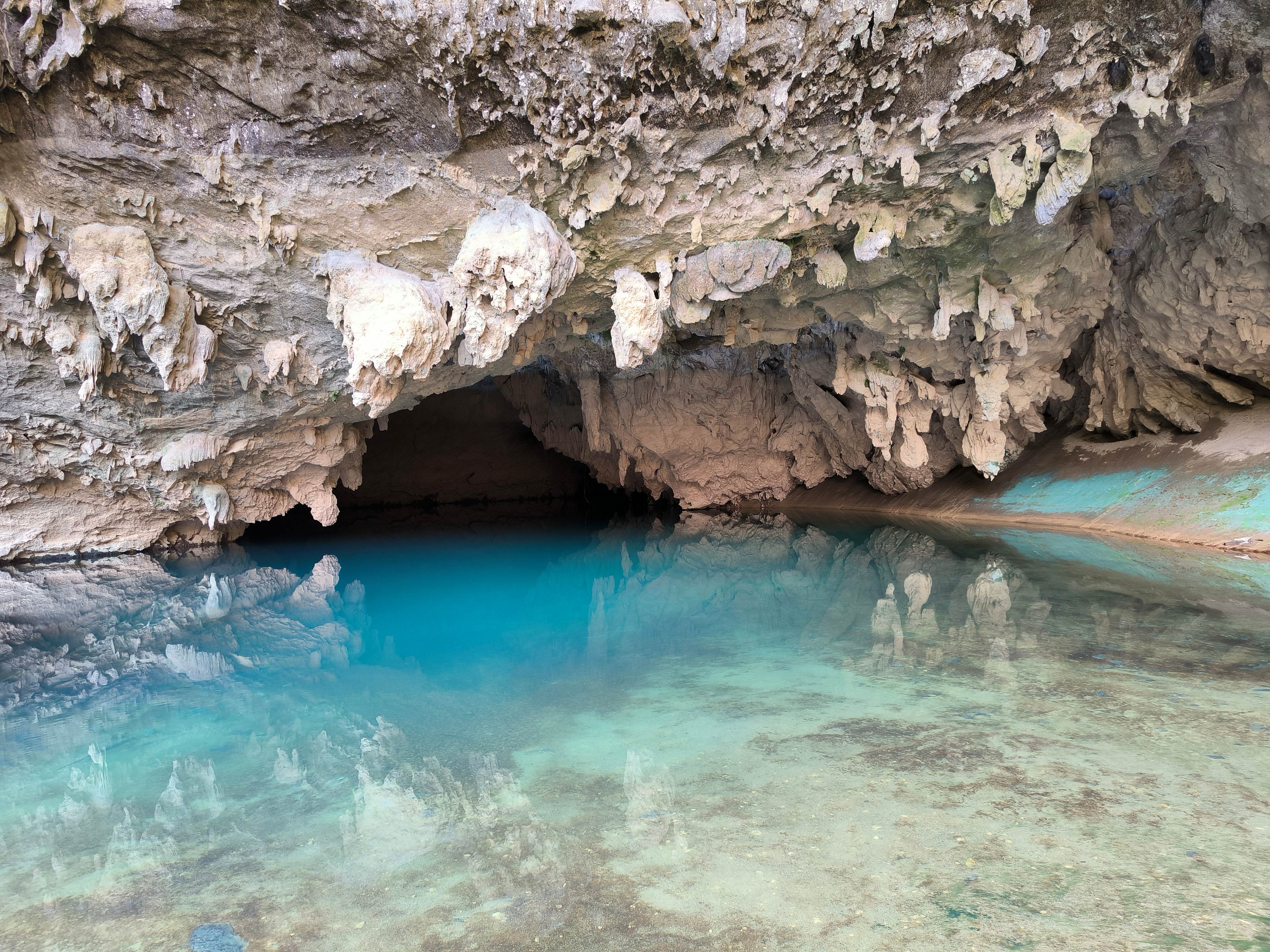 baise-cave-diving-communication.jpg