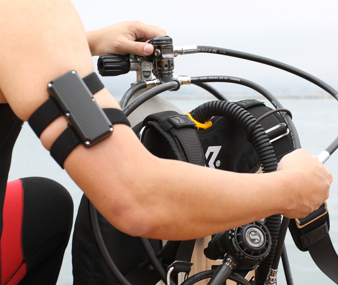 Diver-wears-heart-rate-monitoring-belt.jpg Diver-wears-heart-rate-monitoring-belt.jpg